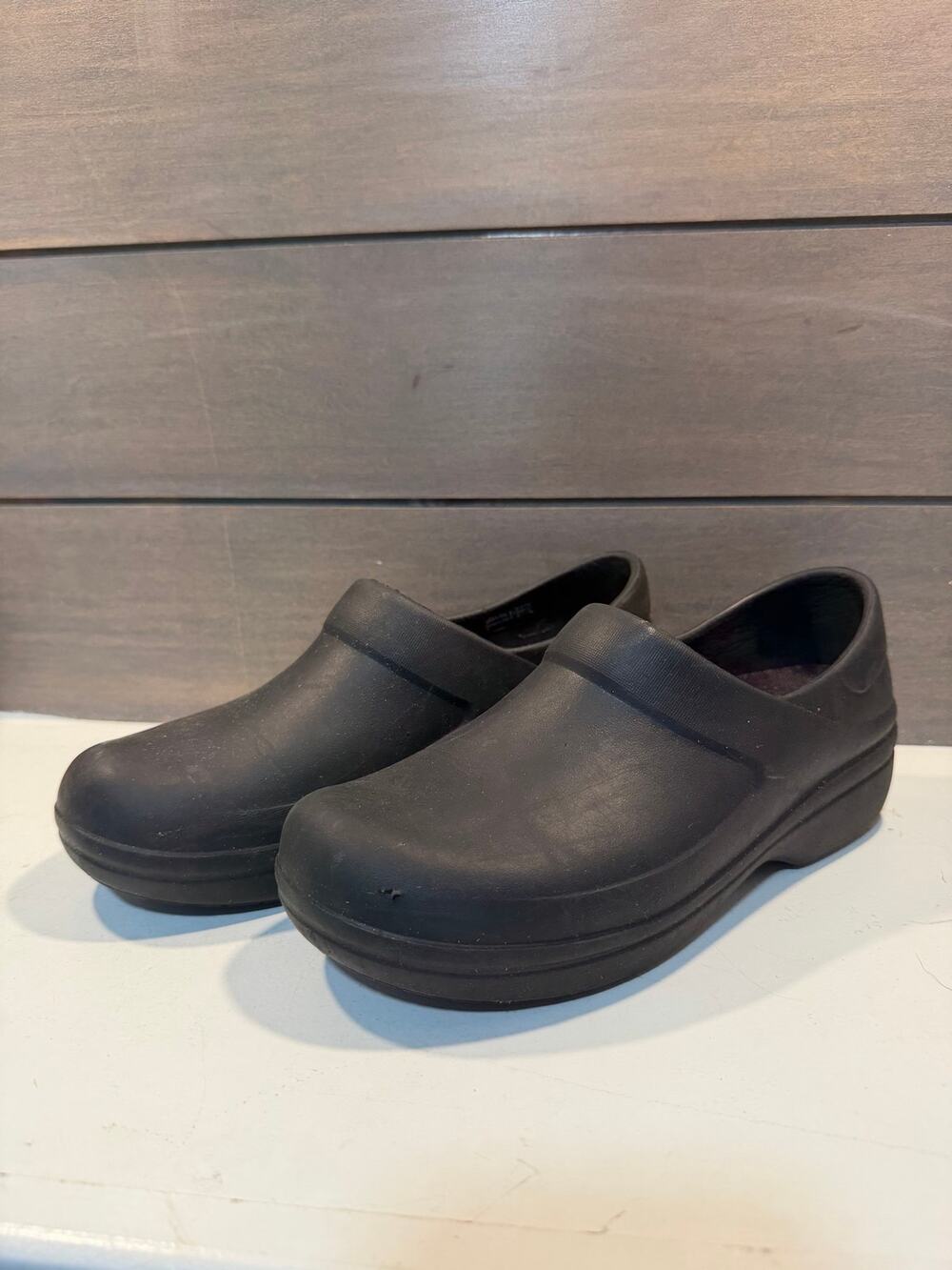 Crocs Women's Neria Pro II Clogs Black Size 9 Casual Lightweight